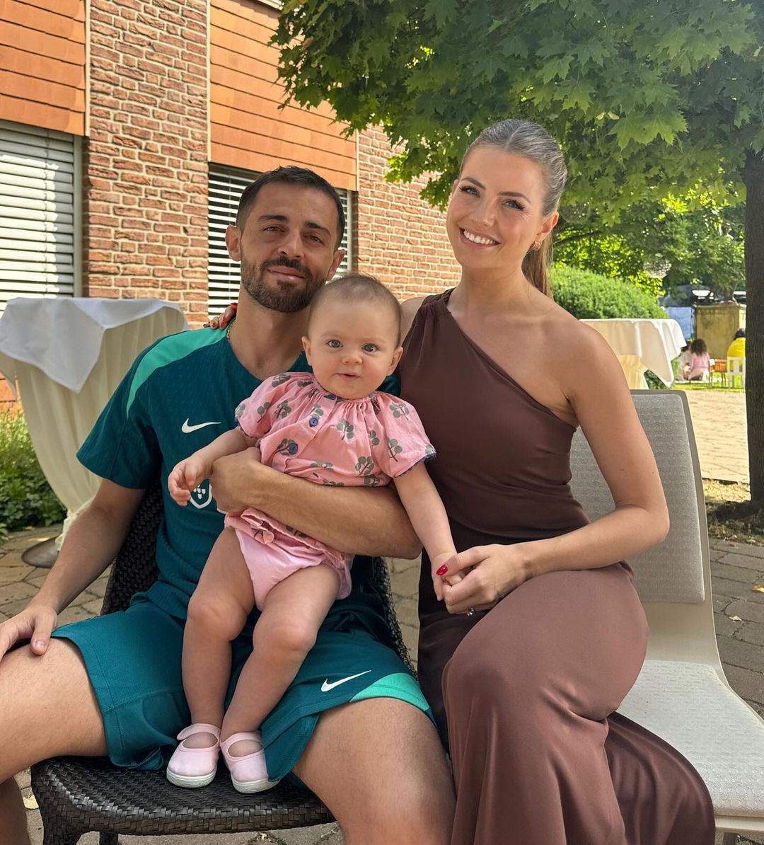 Man City star Bernardo Silva enjoys a vacation with his family in Monaco after a regretful EURO season 📸🌊