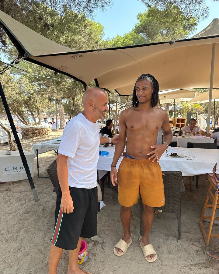  Nathan Aké enjoys a wonderful vacation with his family after finishing EURO 2024 ️️