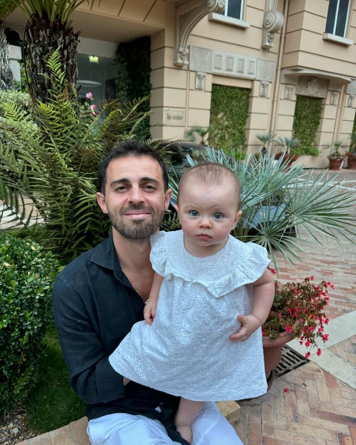 Man City star Bernardo Silva enjoys a vacation with his family in Monaco after a regretful EURO season 📸🌊