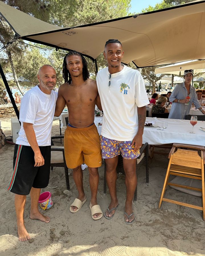  Nathan Aké enjoys a wonderful vacation with his family after finishing EURO 2024 ️️